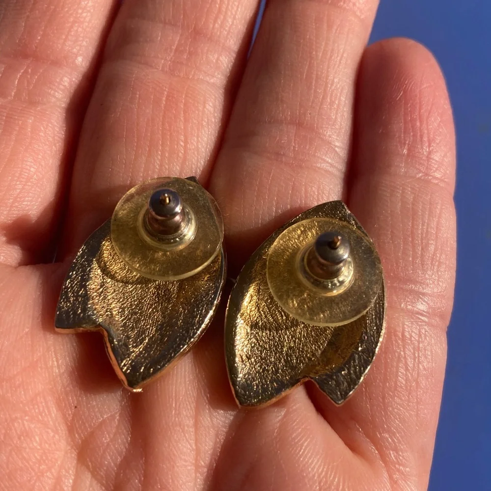 Vintage Gold-Toned Leaf Earrings - Picture 4 of 6